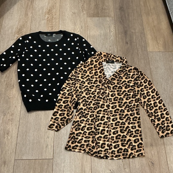 Lot of 2 Tahari Black White Polka Dot Animal Print Tops Size Medium - Picture 1 of 14